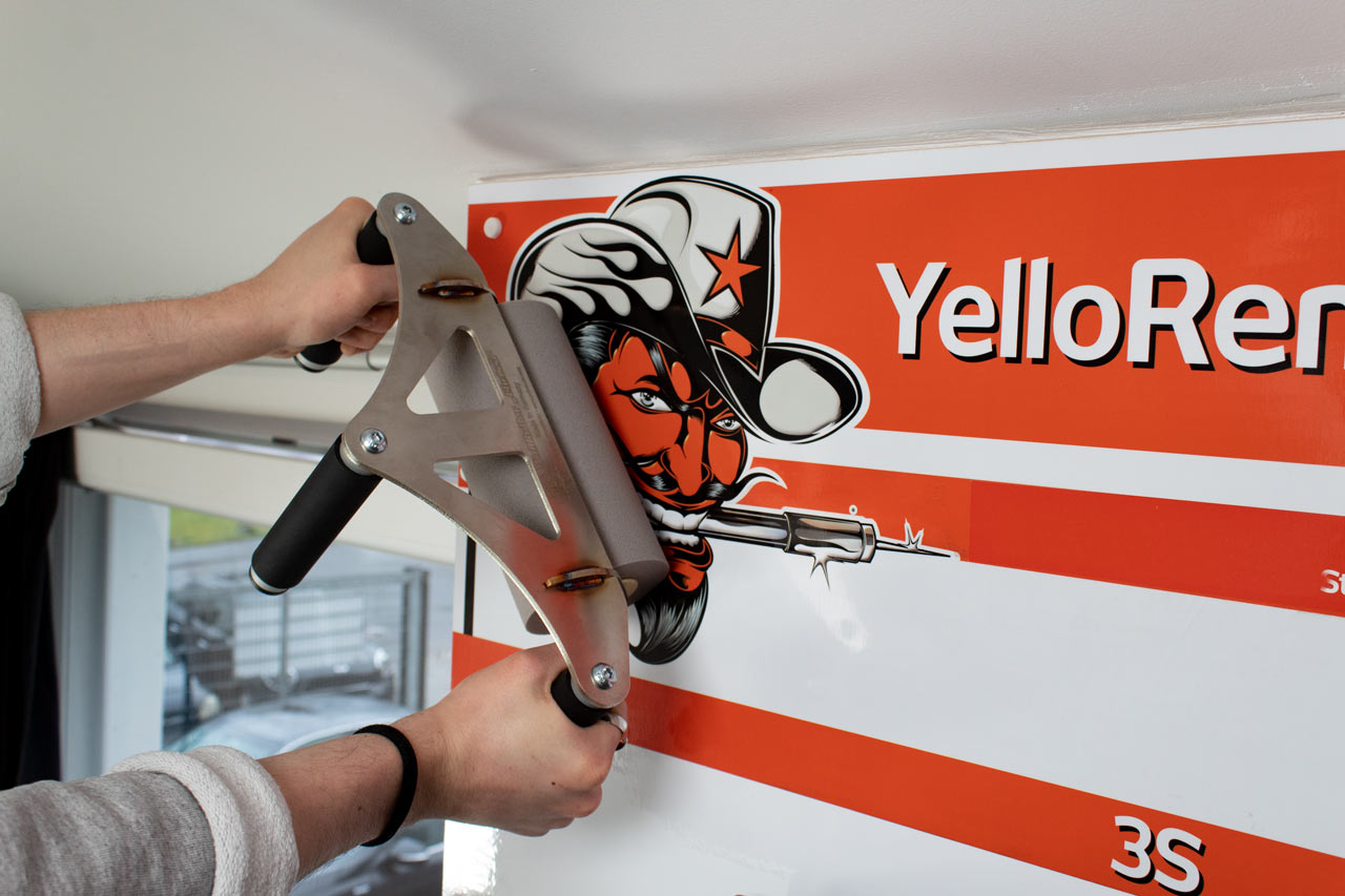 Yellotools WallRoller Chrissi | Leichtbau-Andruckrolle für Selbstklebefolien Anwendung beidhändig