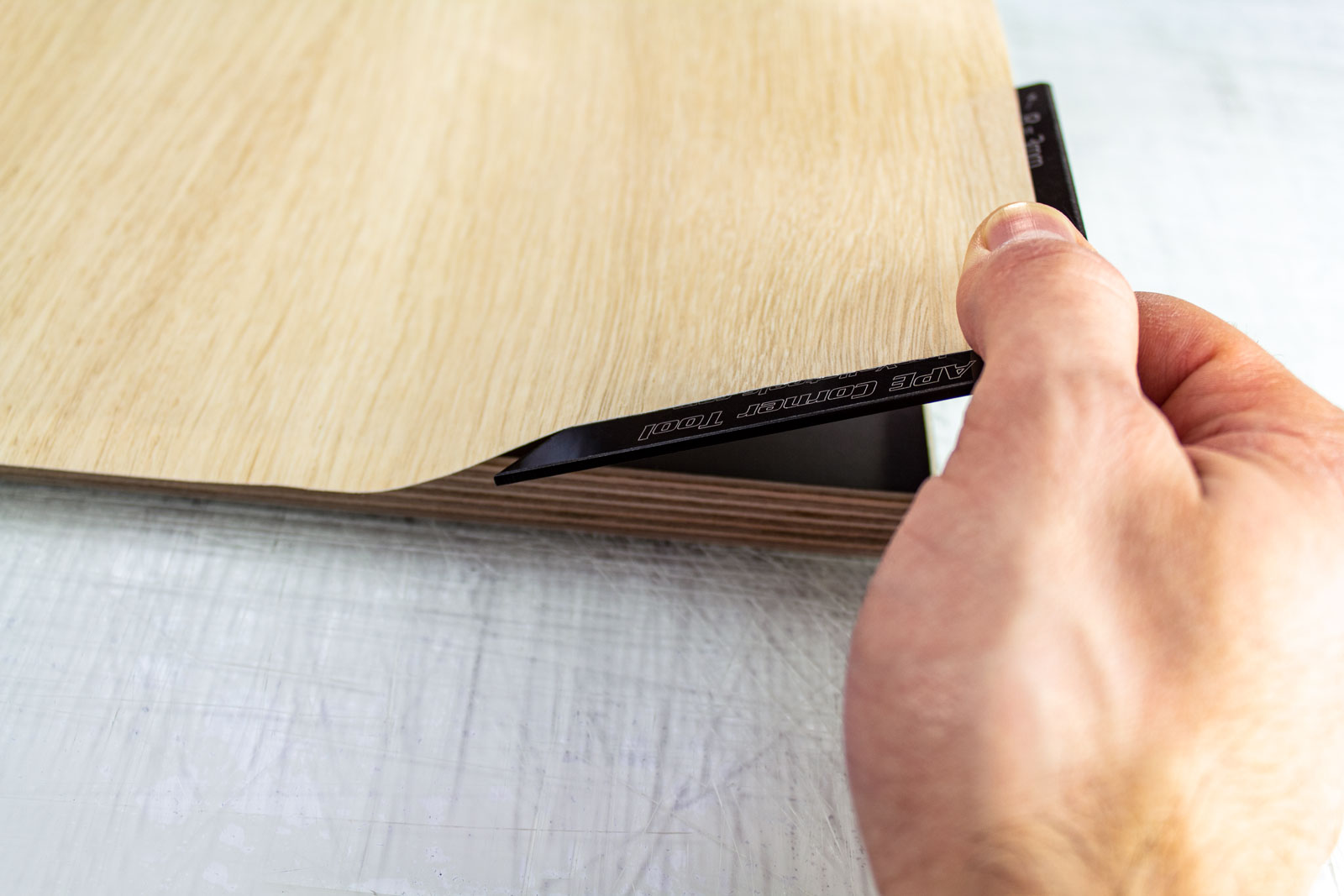 Yellotools APE CornerTool Möbelfolierung Anwendungsbild 4