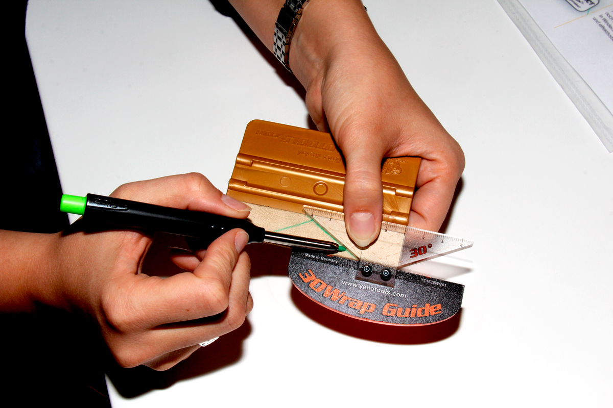 Yellotools 30WrapGuide Anzeichnen mit der 30 Grad Schablone