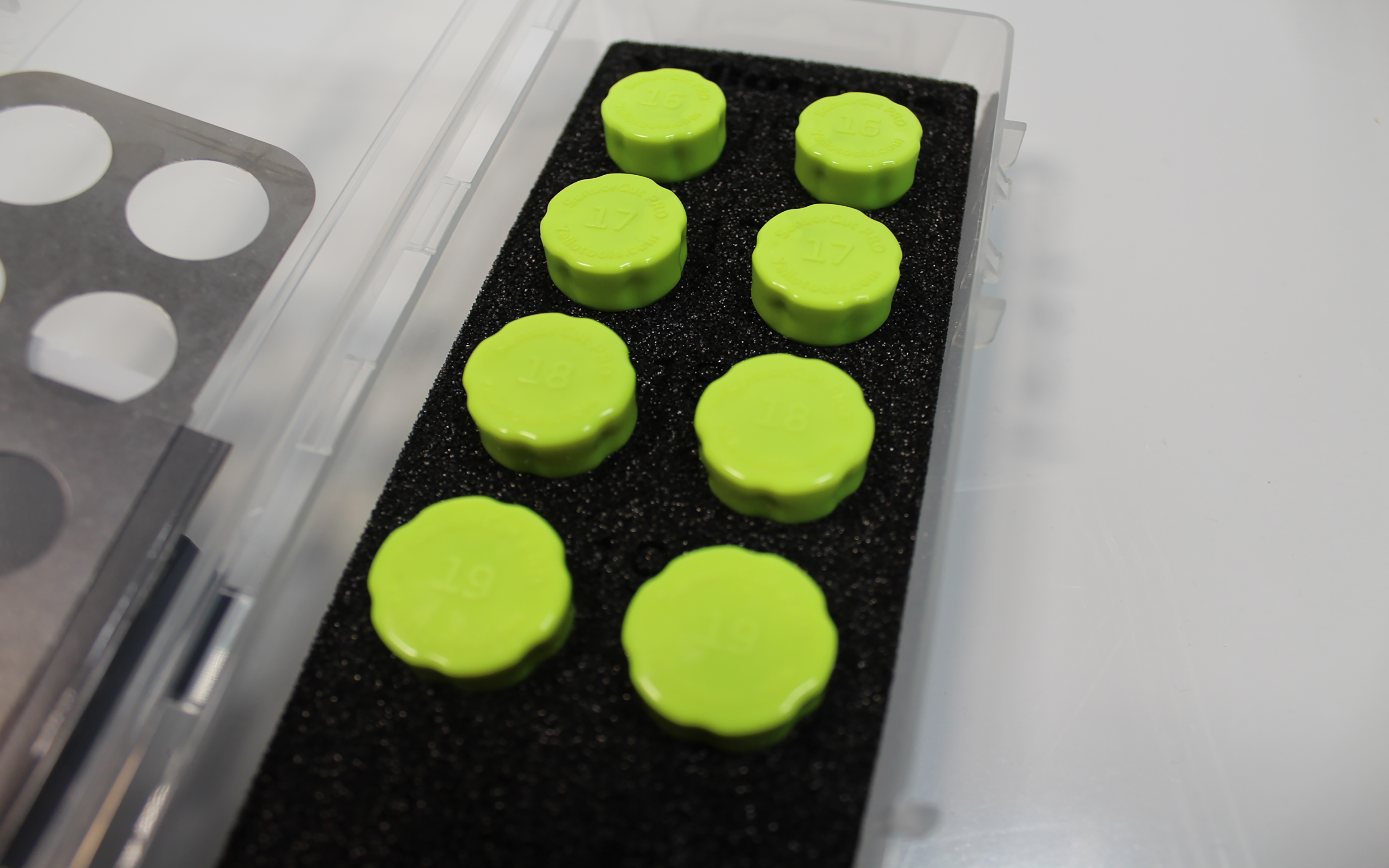 Yellotools SensorCut Pro Set | Folienschneider für Parksensoren Draufsicht