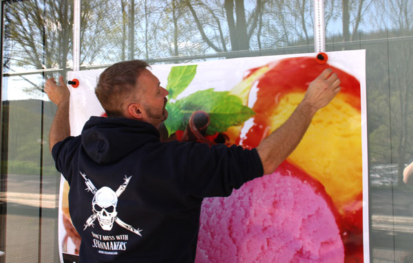 Yellotools MagTape Ruler | Anwendung auf Glasscheibe