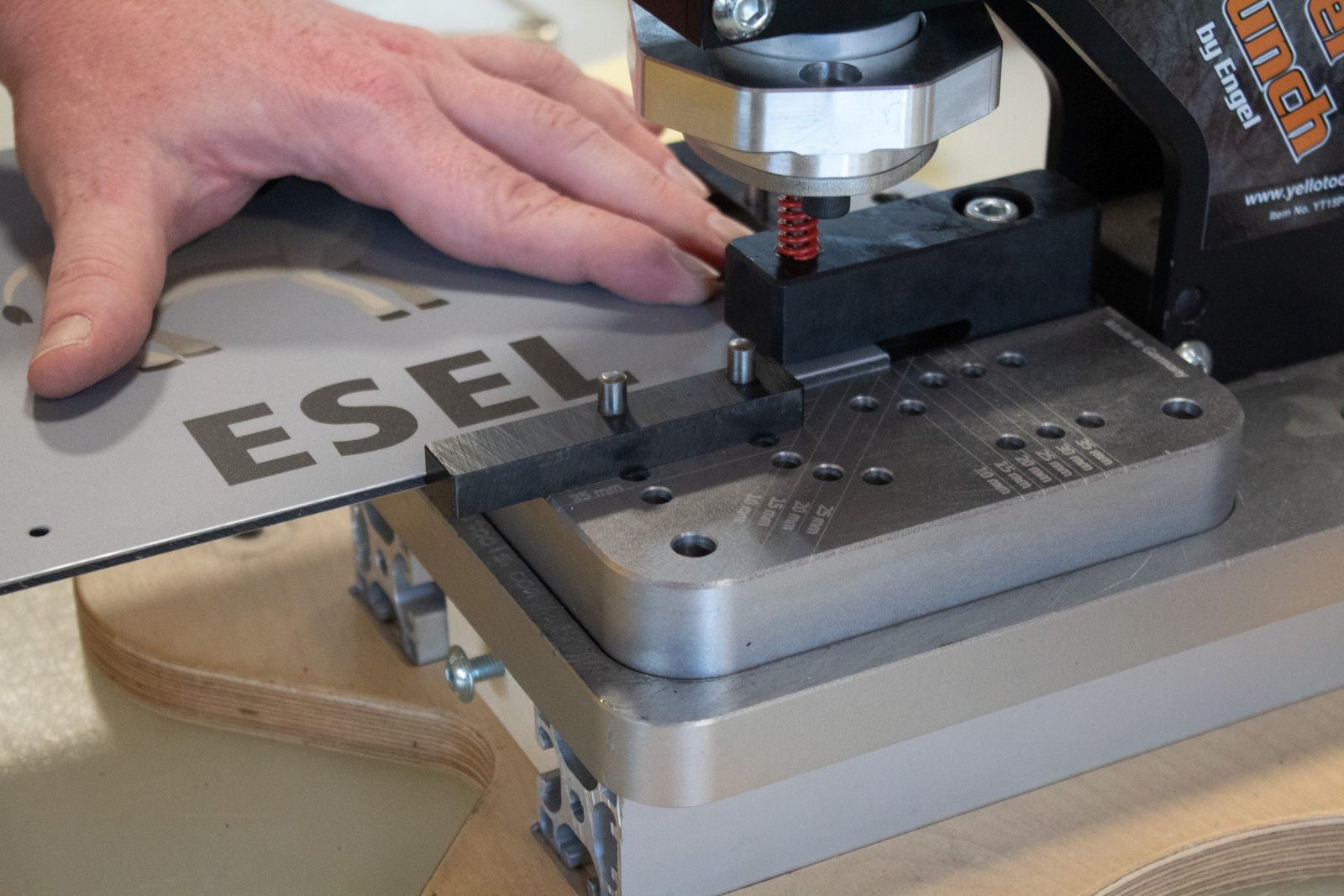 Yellotools PowerPunch Hole Exchange Anwendungsbild