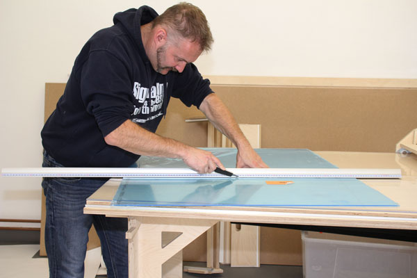 Plexiglas schneiden mit Yellotools P-Glas Twin Anwendungsbild 1