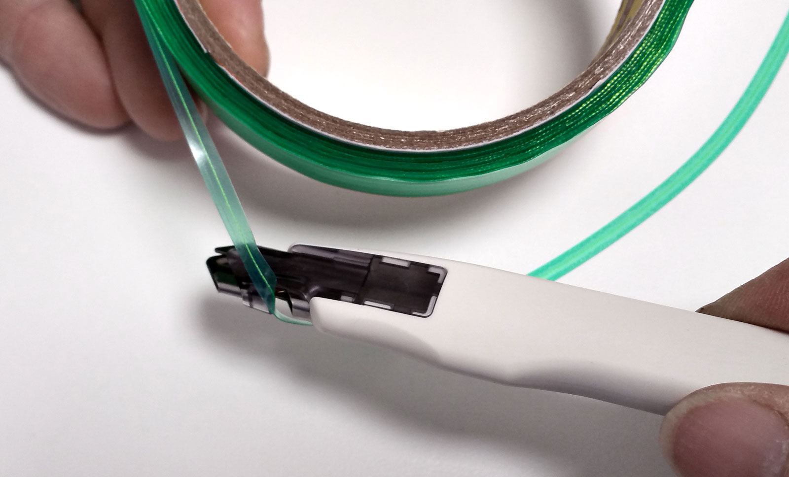 Yellotools YelloCut Master schneidet Knifeless Tape