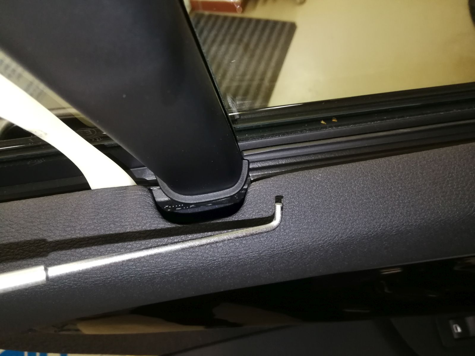 Yellotools DoorHandle Remover Anwendungsbild 2