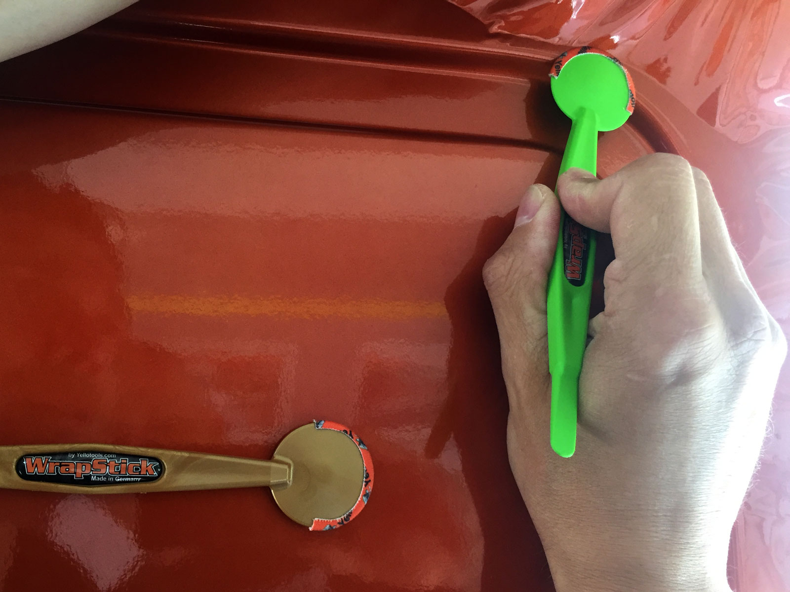 Yellotools WrapStick Betty Green Anwendungsbeispiel Karosseriekante
