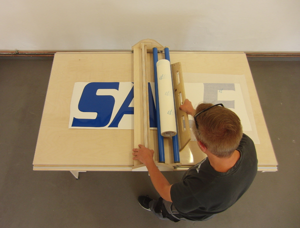 Yellotools YelloBench Basic mit BenchRacer Applizierschlitten Anwendungsbild 1