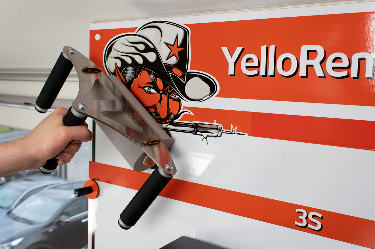 Yellotools WallRoller Chrissi | Leichtbau-Andruckroller für Selbstklebefolien Anwendung einhändig