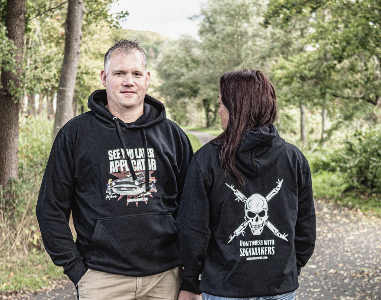 Yellotools Kapuzen-Sweatshirt in schwarz mit Motiv vorn oder hinten