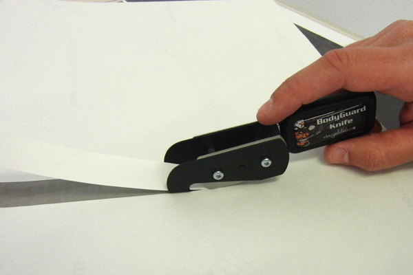 Yellotools BodyGuardKnife Twin Teflon Anwendungsbild