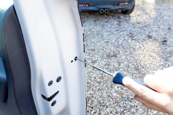 Yellotools DoorHandle Remover Anwendungsbild 1