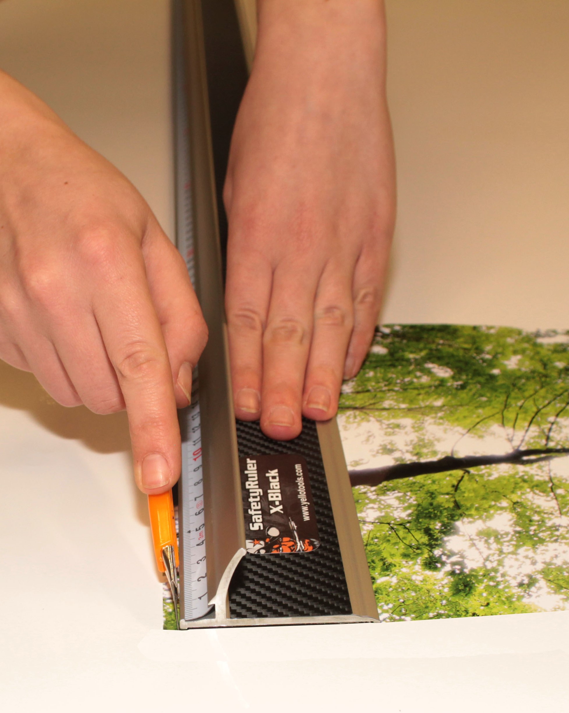 Yellotools SafetyRuler X-Black | gehärtetes Schneidelineal | Anwendung