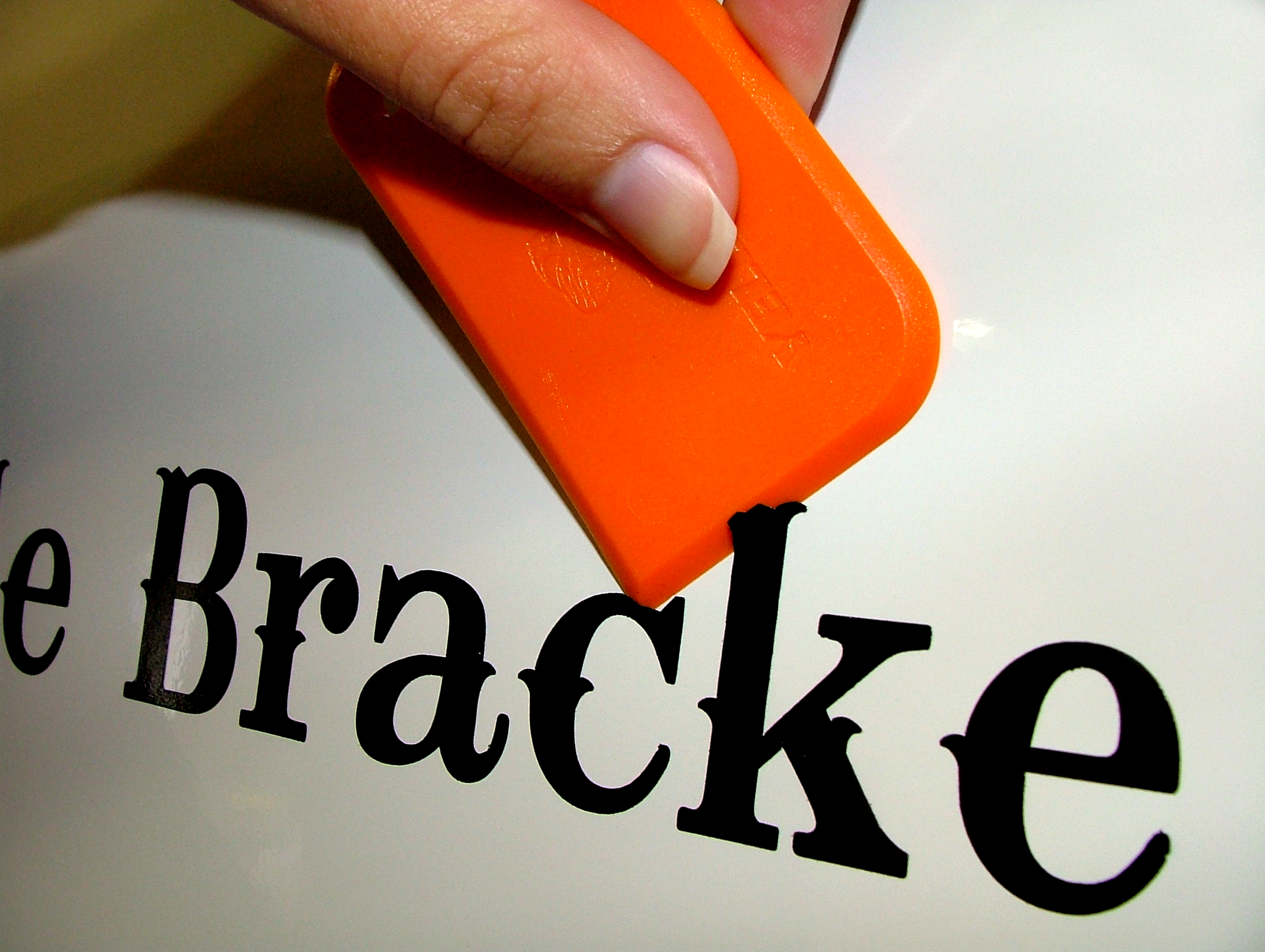 Aufkleber entfernen mit Yellotools YelloBlade Orange