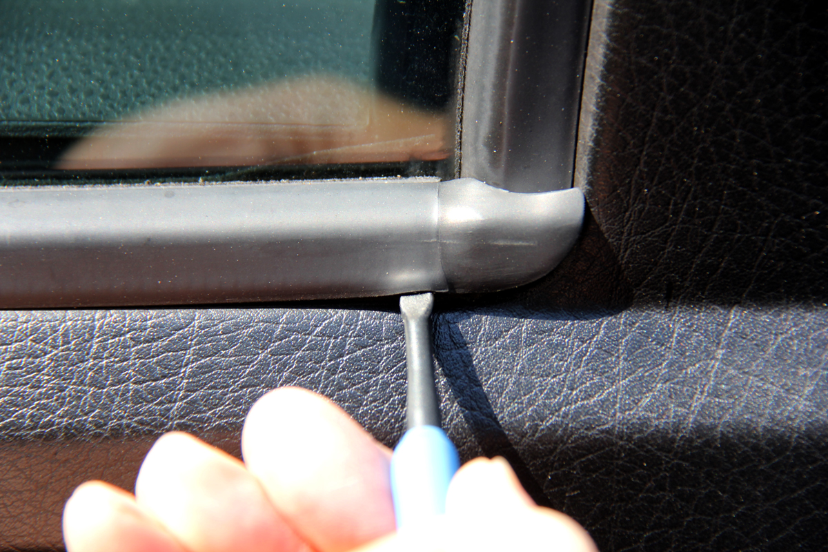 Fensterdichtung anheben mit Yellotools LacyTip HD