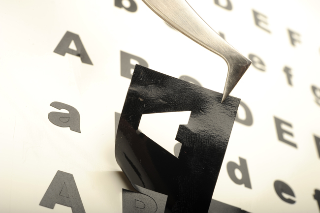 Yellotools SignTweezer Edge Anwendungsbild Entgittern