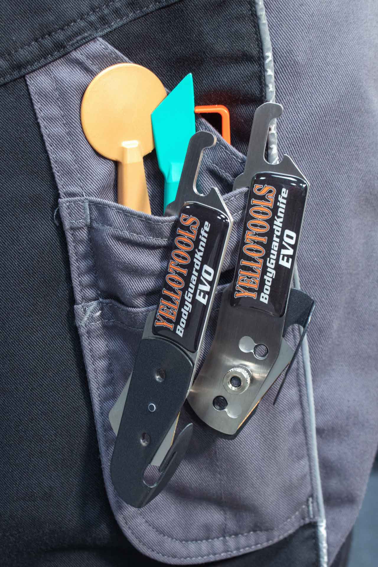 Yellotools BodyGuardKnife EVO griffbereit in der Hosentasche