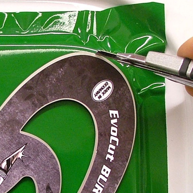 Yellotools EvoCut Fahrzeugfolie mit Konturschablone schneiden