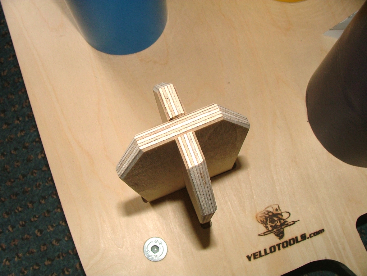 Yellotools Twister Detailbild Kreuzhalterung für Rollenkern